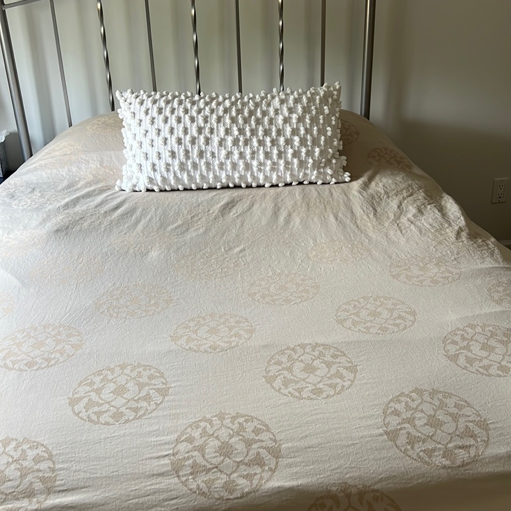 Luxurious Barbara Barry designer duvet high thread count quality fabric.